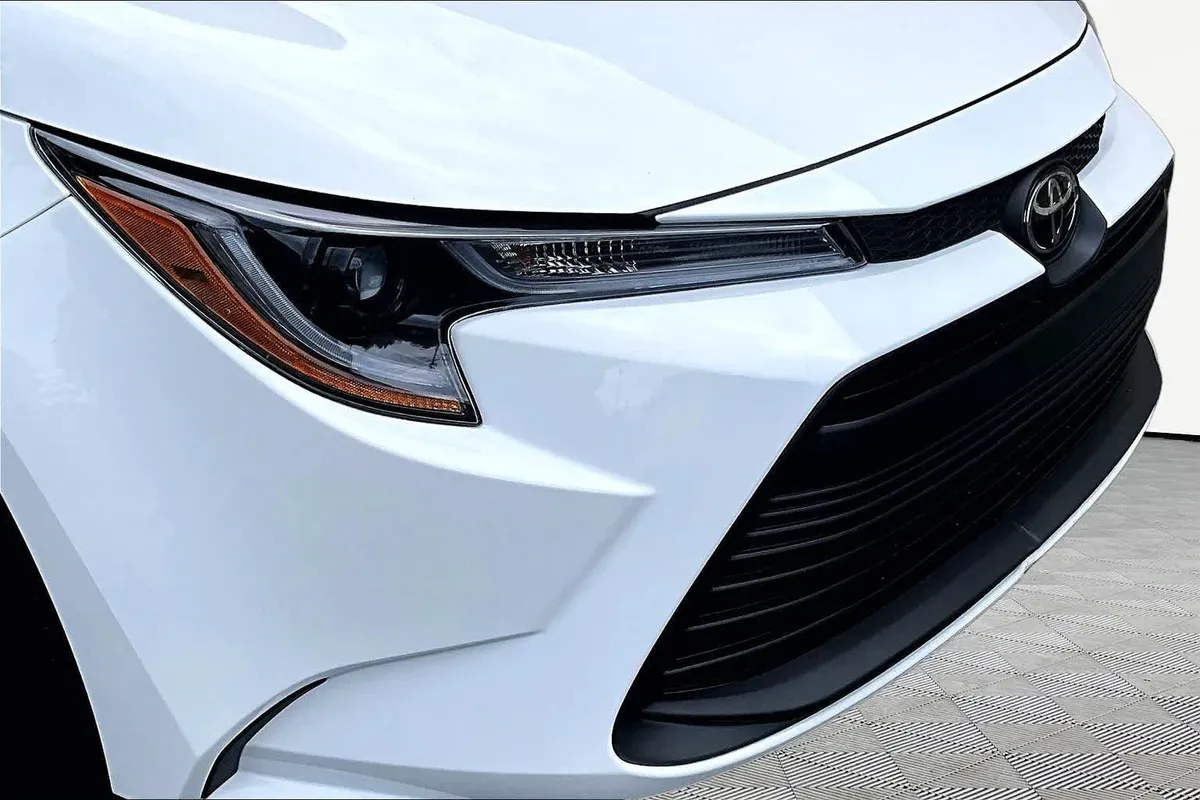 2026 Toyota Corolla LE thumbnail 29