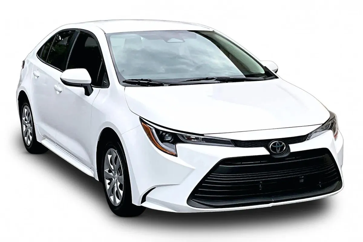 2026 Toyota Corolla LE thumbnail 3