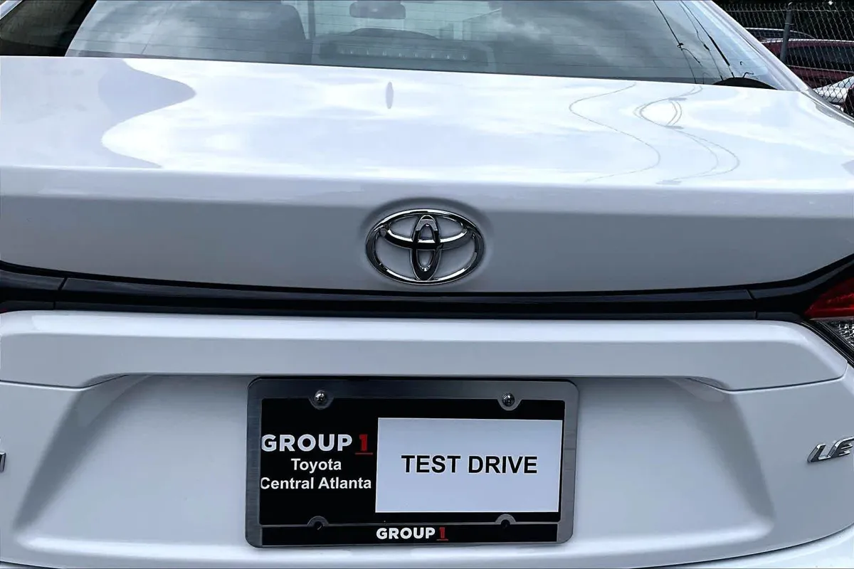 2026 Toyota Corolla LE thumbnail 30