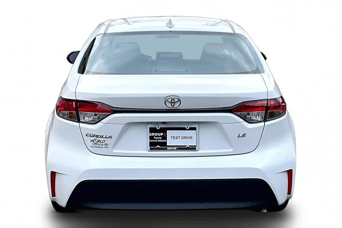 2026 Toyota Corolla LE thumbnail 5