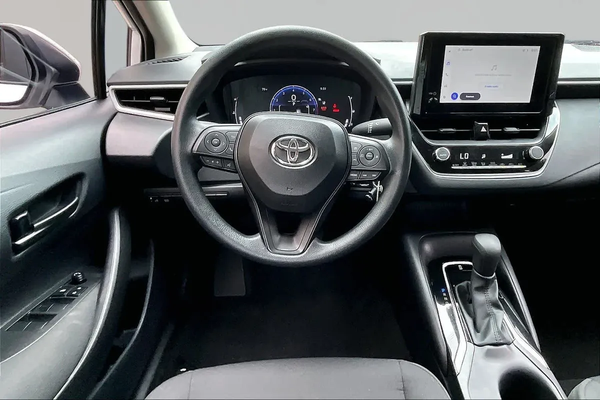 2026 Toyota Corolla LE thumbnail 6