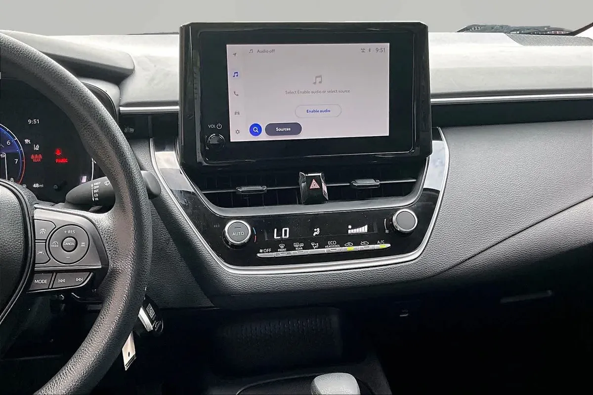 2026 Toyota Corolla LE thumbnail 7