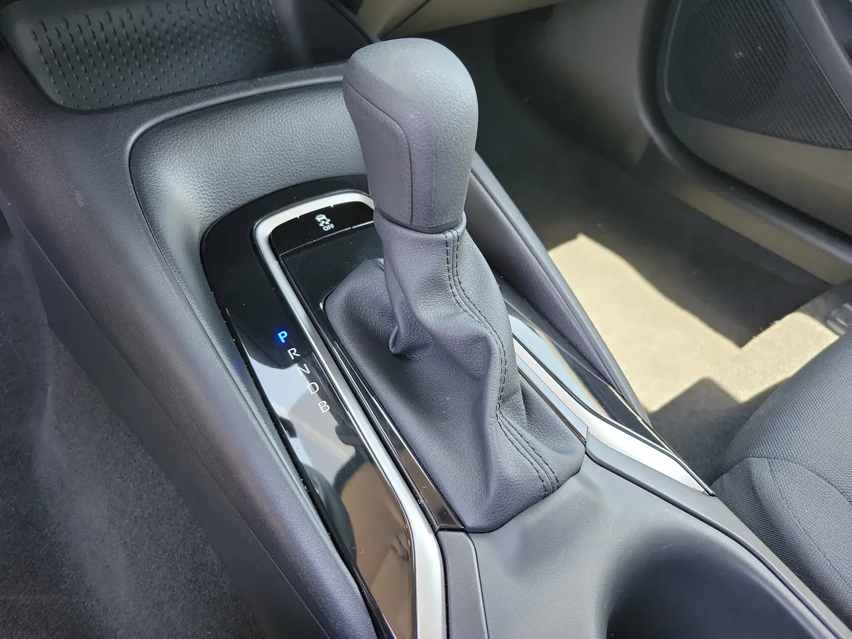 2026 Toyota Corolla LE thumbnail 10