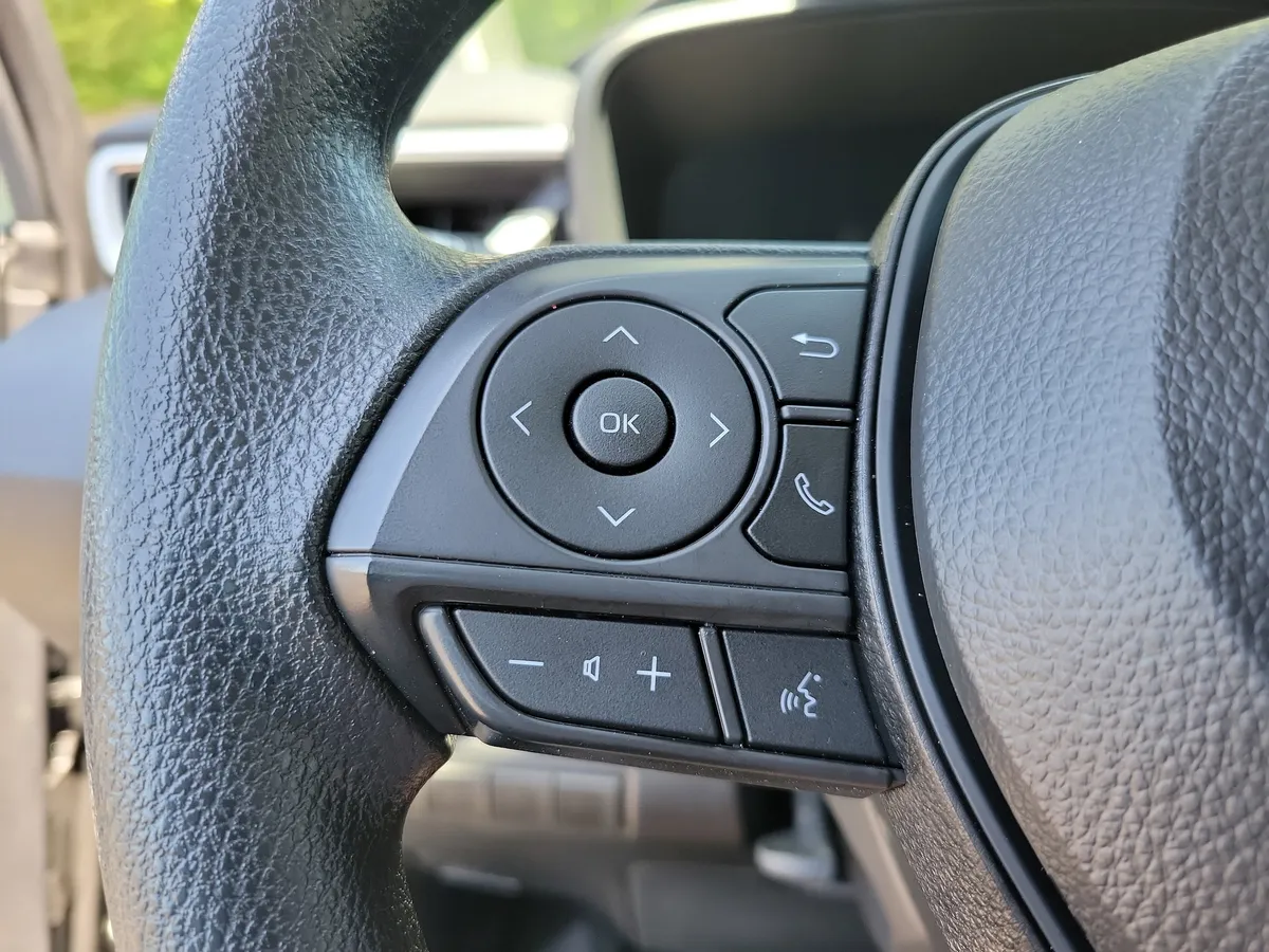 2026 Toyota Corolla LE thumbnail 12