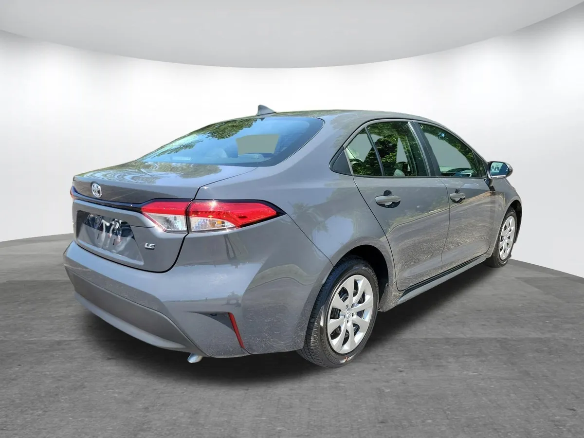 2026 Toyota Corolla LE thumbnail 17