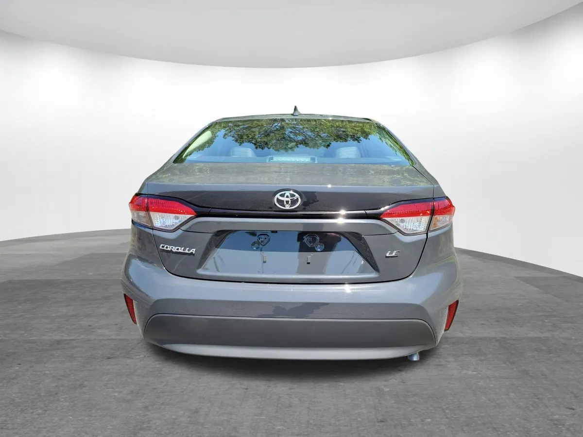 2026 Toyota Corolla LE thumbnail 18