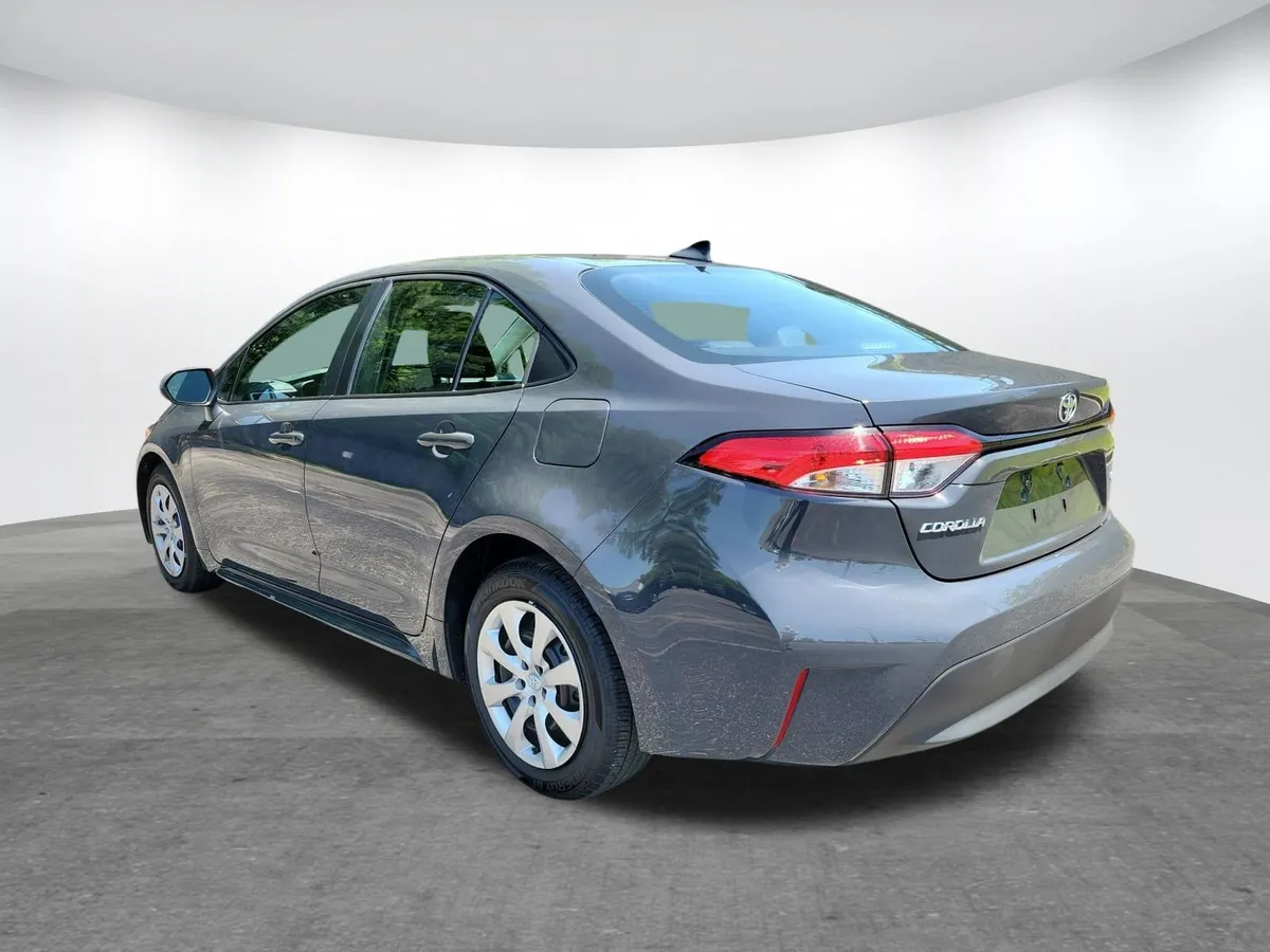 2026 Toyota Corolla LE thumbnail 19
