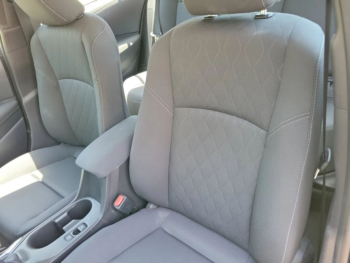 2026 Toyota Corolla LE thumbnail 5