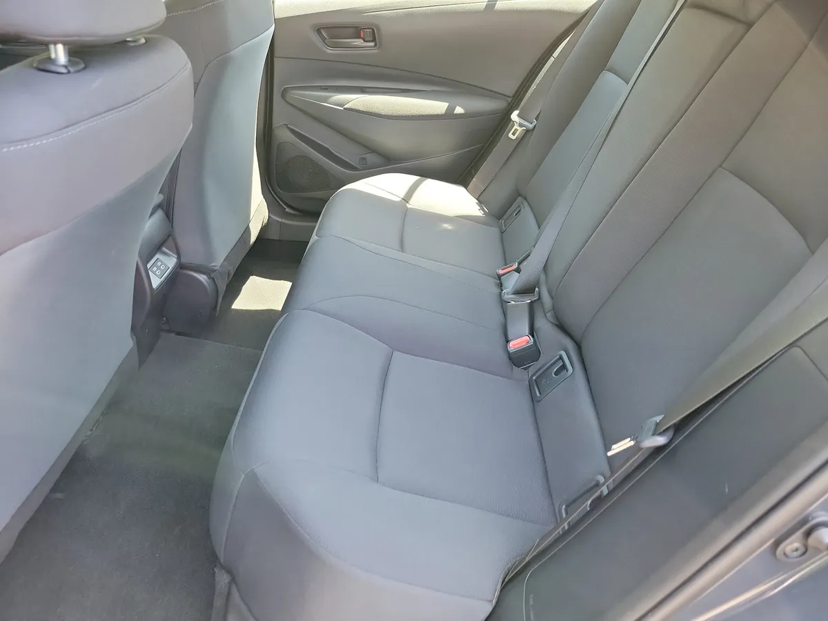 2026 Toyota Corolla LE thumbnail 7