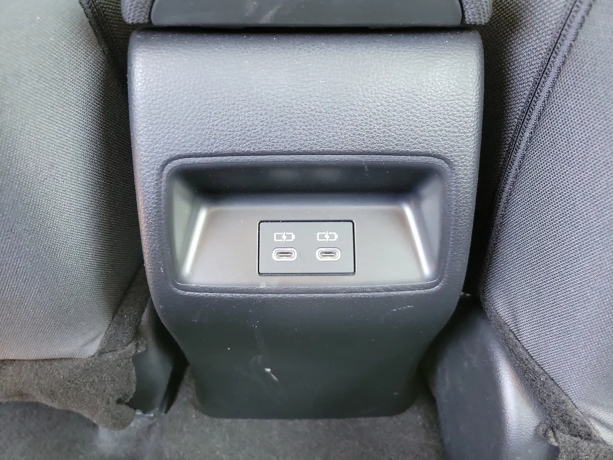 2026 Toyota Corolla LE thumbnail 8