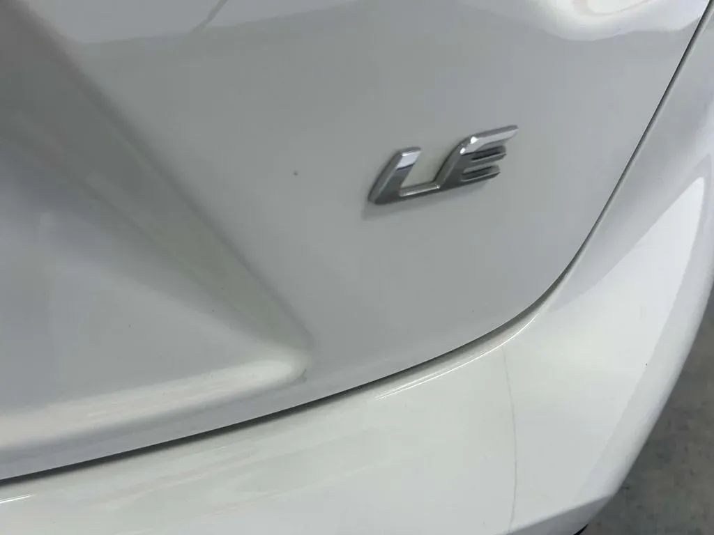2026 Toyota Corolla LE thumbnail 10