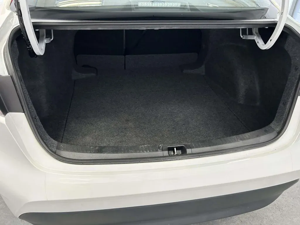 2026 Toyota Corolla LE thumbnail 11