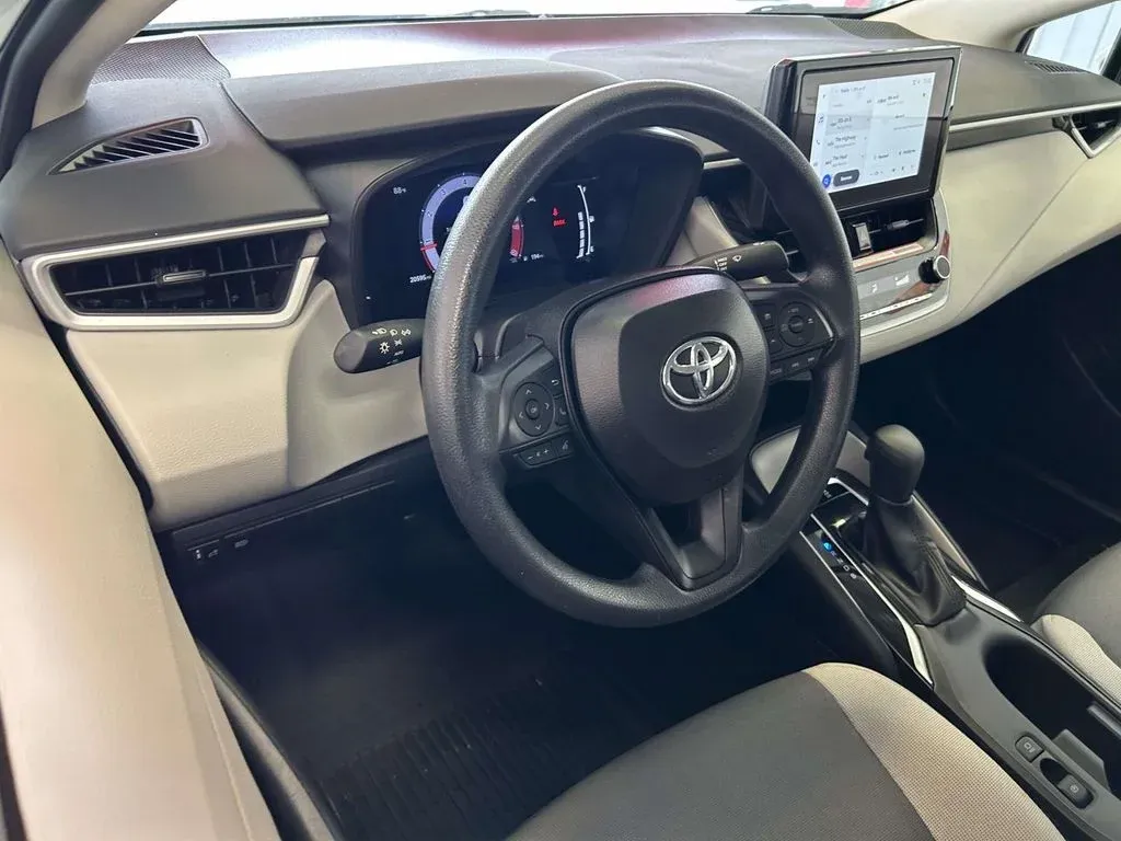 2026 Toyota Corolla LE thumbnail 12