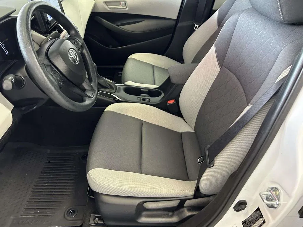 2026 Toyota Corolla LE thumbnail 14