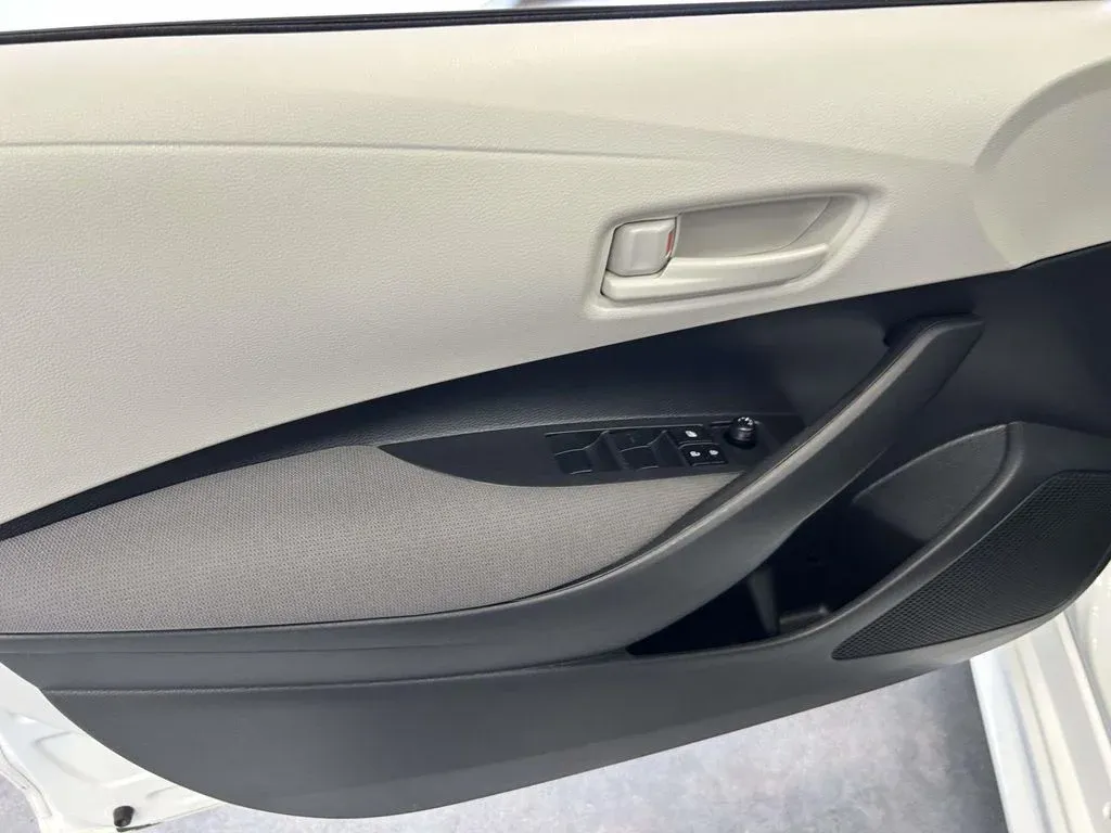 2026 Toyota Corolla LE thumbnail 15