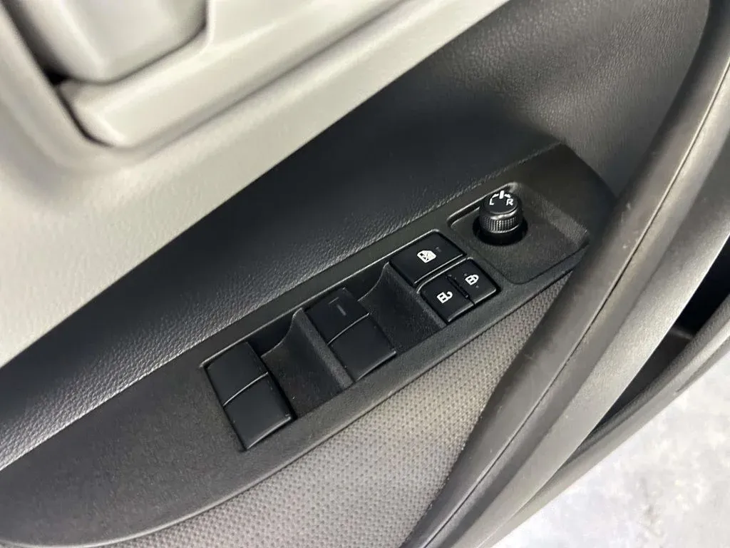 2026 Toyota Corolla LE thumbnail 16