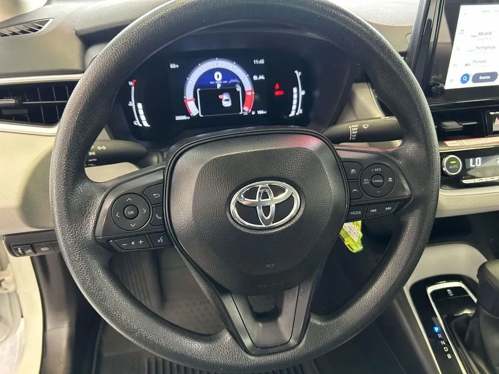 2026 Toyota Corolla LE thumbnail 17