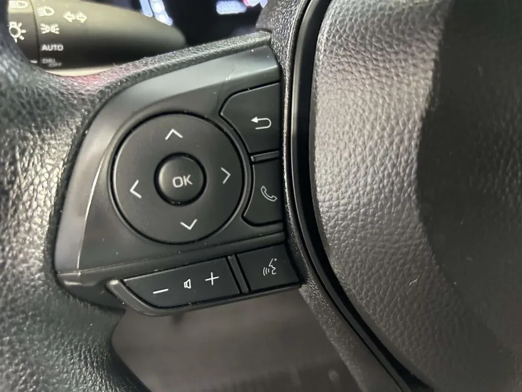 2026 Toyota Corolla LE thumbnail 18