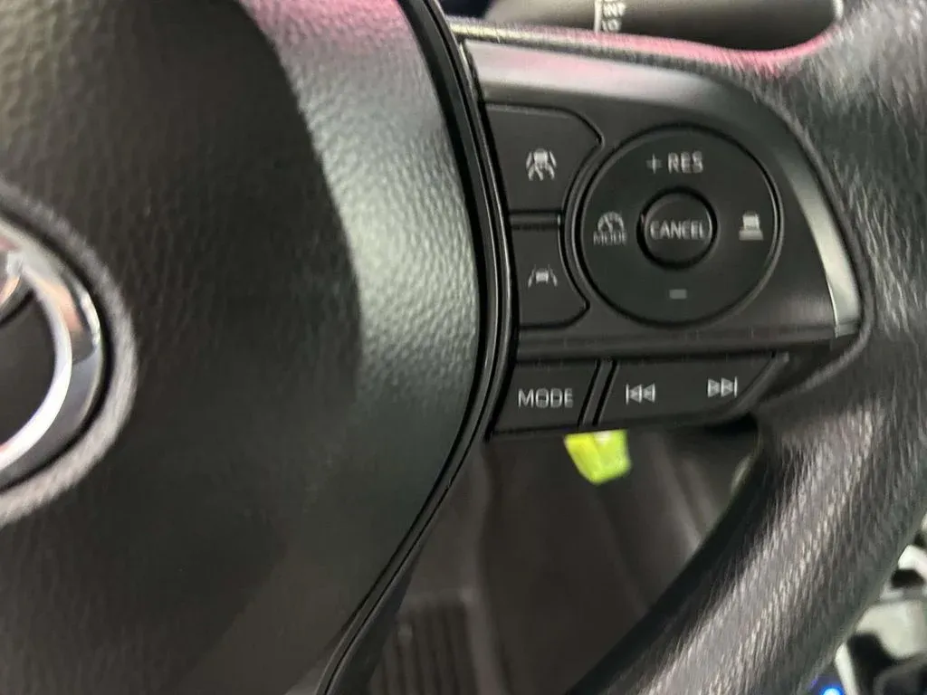 2026 Toyota Corolla LE thumbnail 19