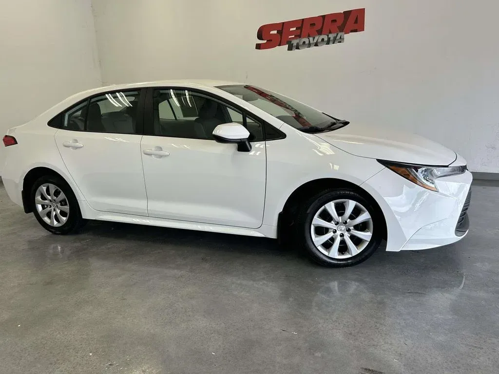 2026 Toyota Corolla LE thumbnail 2