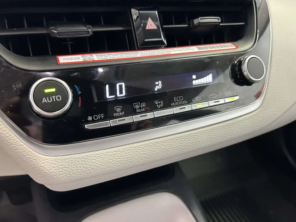 2026 Toyota Corolla LE thumbnail 24