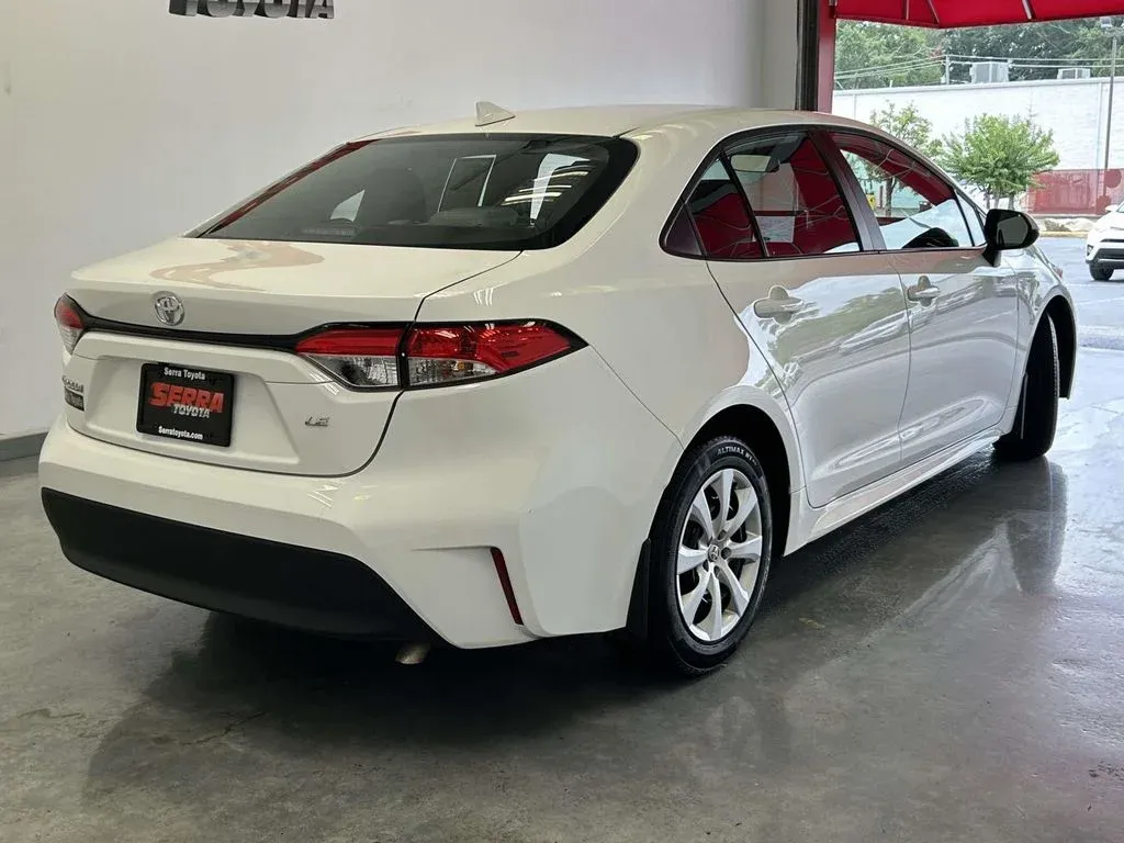 2026 Toyota Corolla LE thumbnail 3