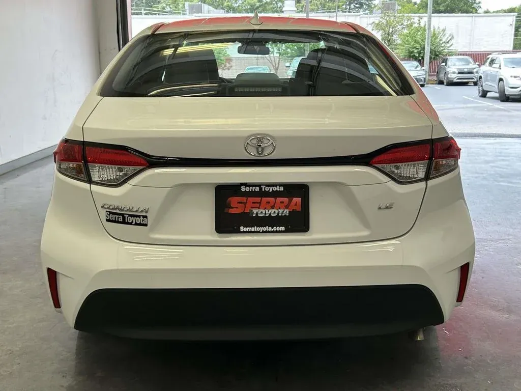 2026 Toyota Corolla LE thumbnail 4