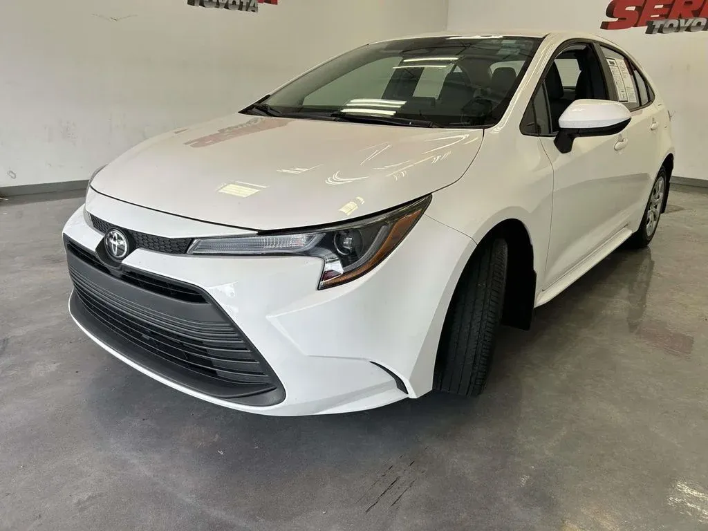 2026 Toyota Corolla LE thumbnail 7