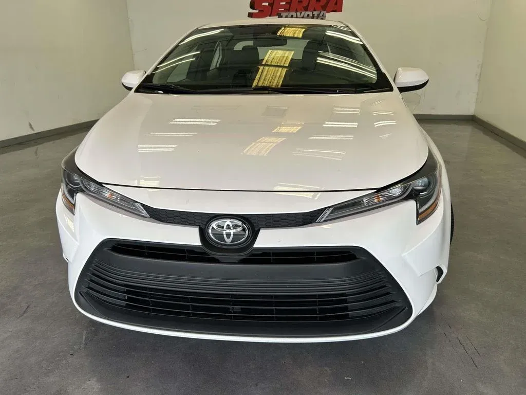 2026 Toyota Corolla LE thumbnail 8