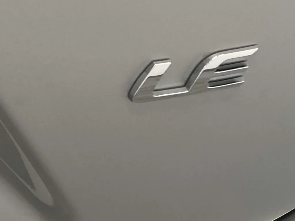 2026 Toyota Corolla LE thumbnail 11