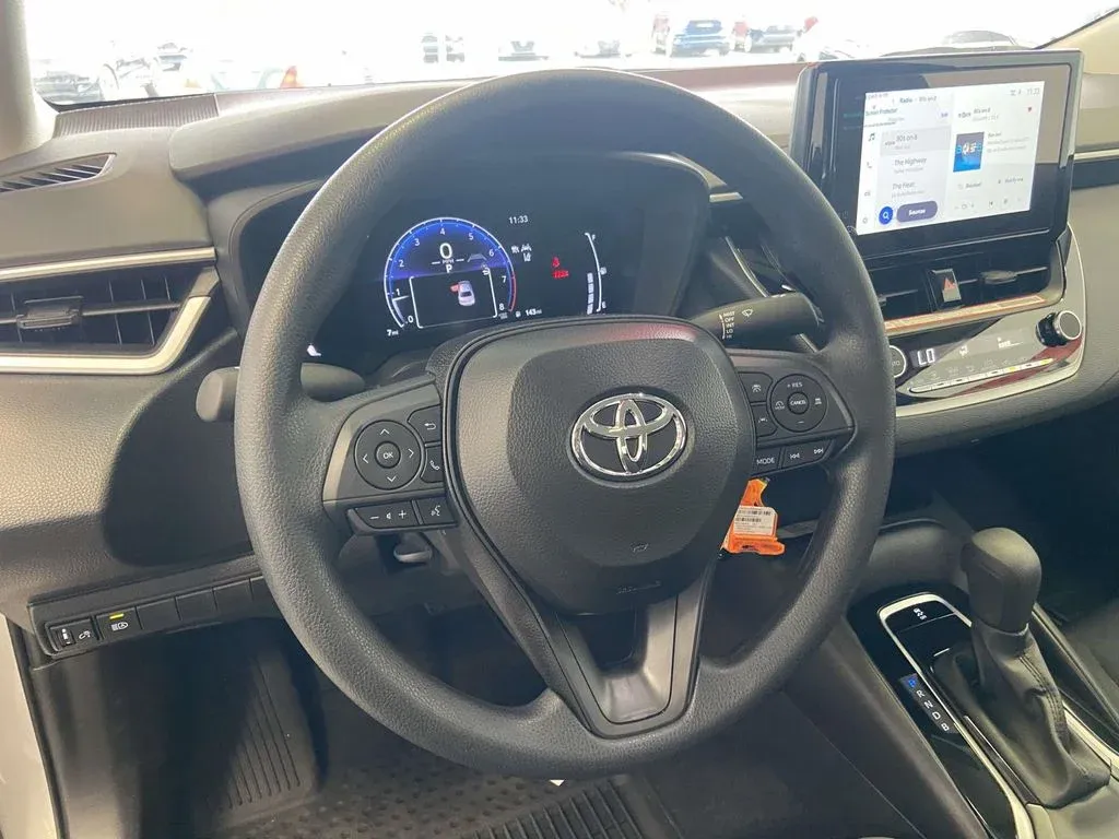 2026 Toyota Corolla LE thumbnail 13
