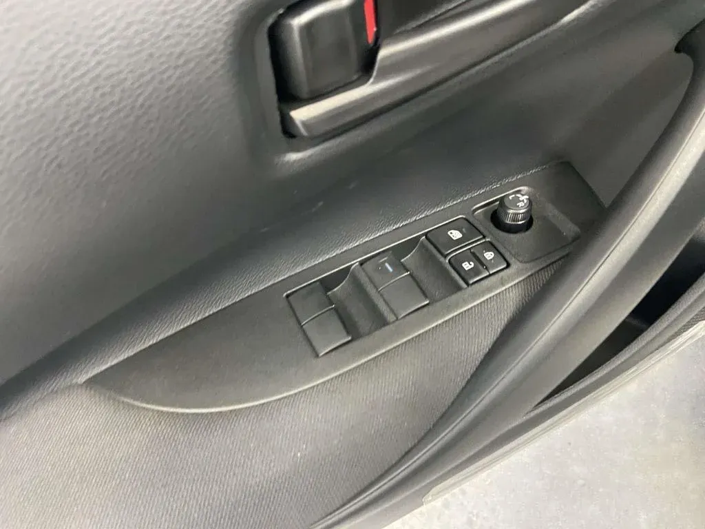 2026 Toyota Corolla LE thumbnail 17