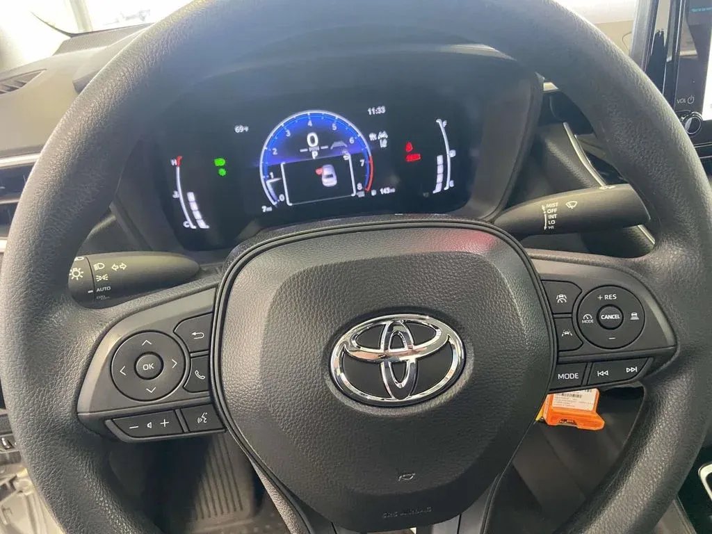 2026 Toyota Corolla LE thumbnail 18
