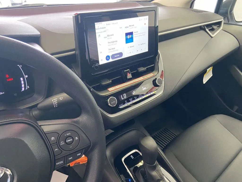 2026 Toyota Corolla LE thumbnail 19
