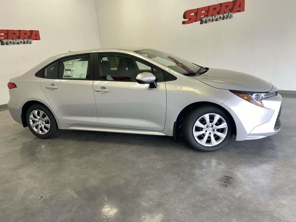 2026 Toyota Corolla LE thumbnail 2