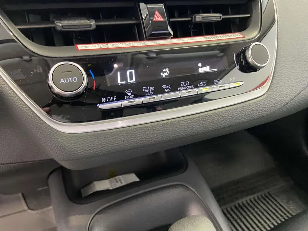 2026 Toyota Corolla LE thumbnail 21
