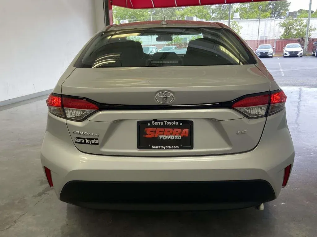 2026 Toyota Corolla LE thumbnail 4
