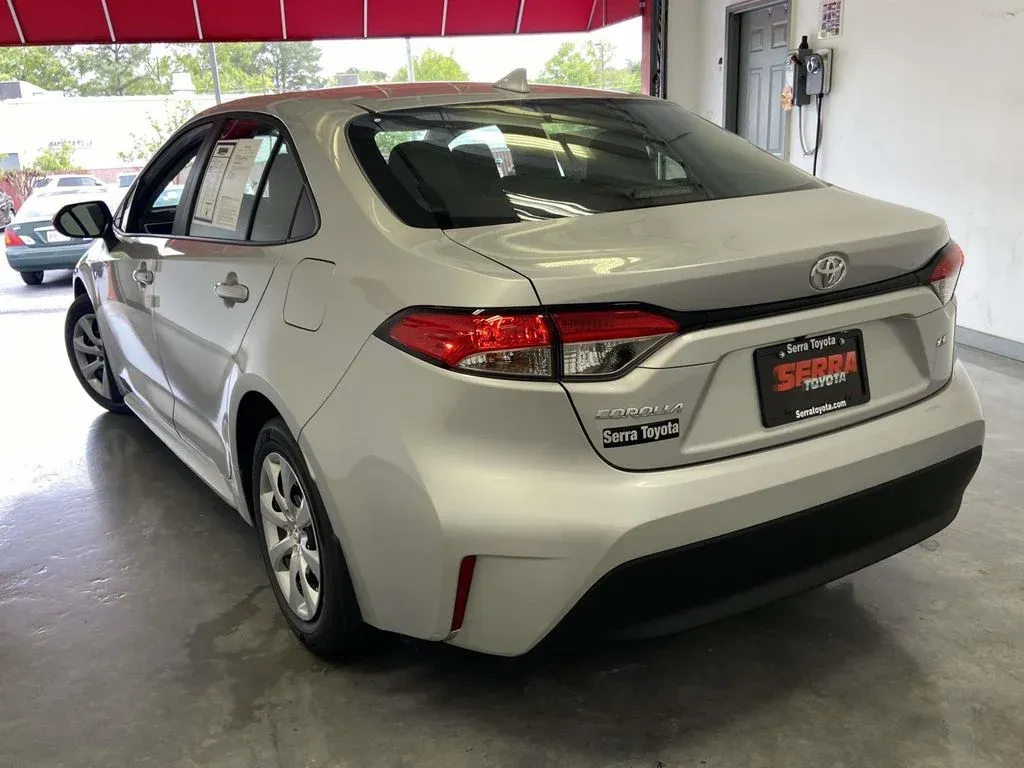 2026 Toyota Corolla LE thumbnail 5