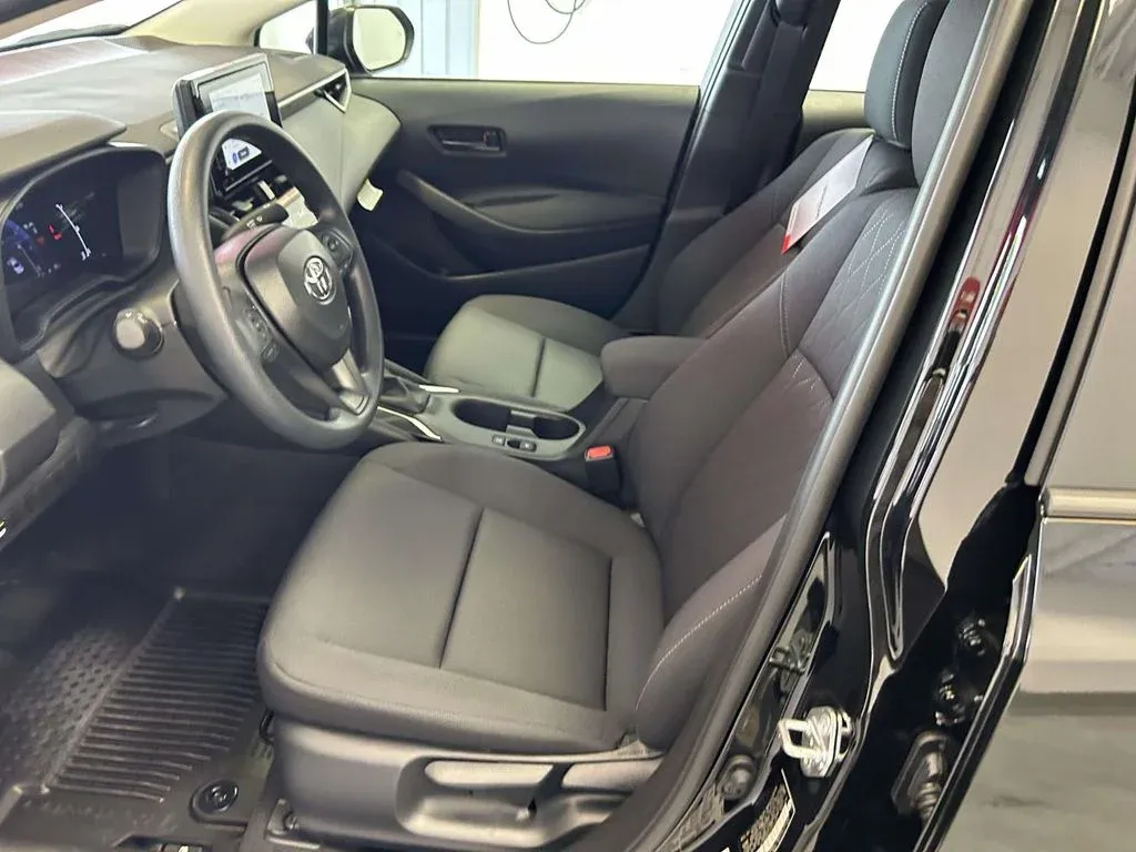 2026 Toyota Corolla LE thumbnail 14
