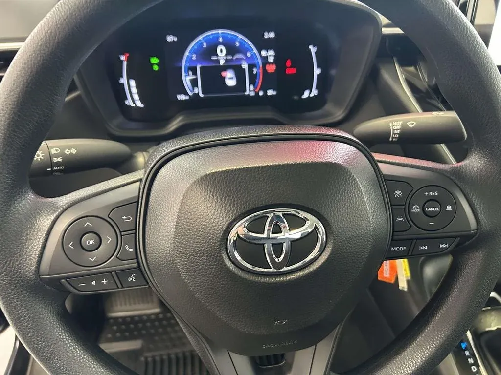 2026 Toyota Corolla LE thumbnail 17