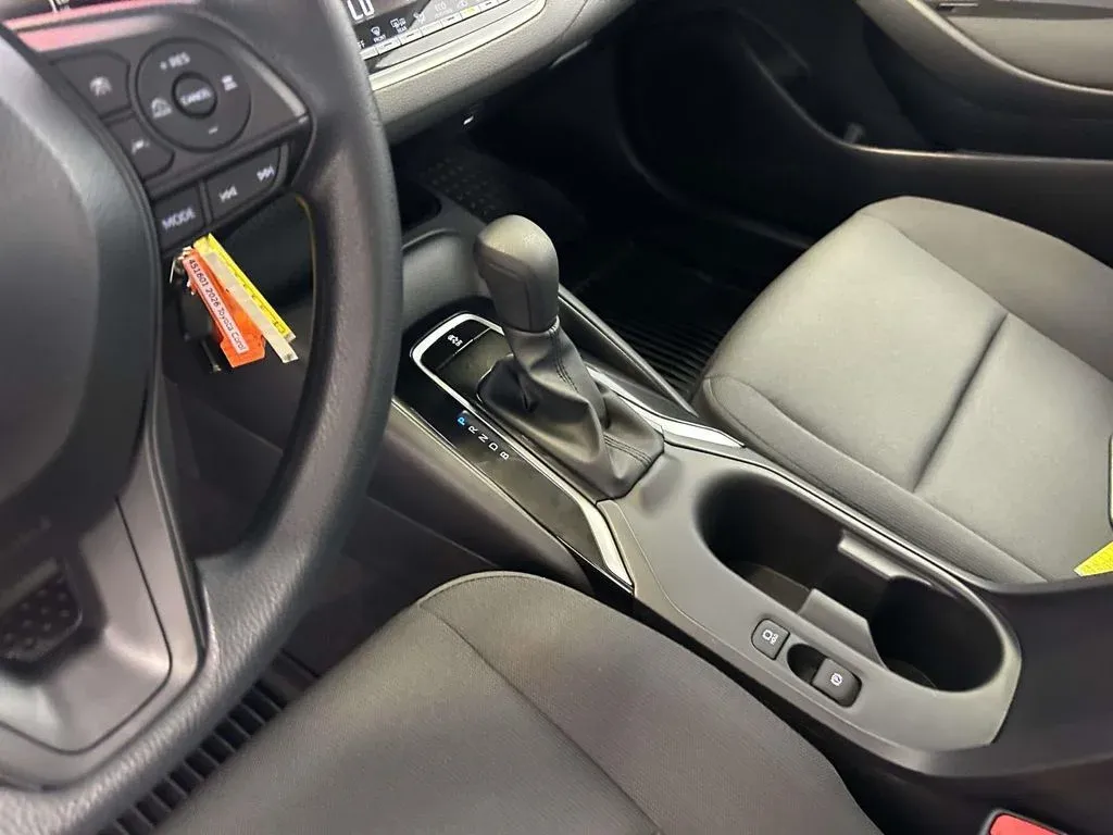 2026 Toyota Corolla LE thumbnail 18