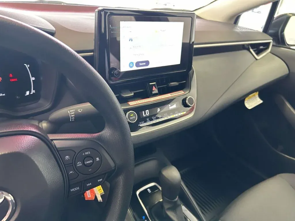 2026 Toyota Corolla LE thumbnail 19