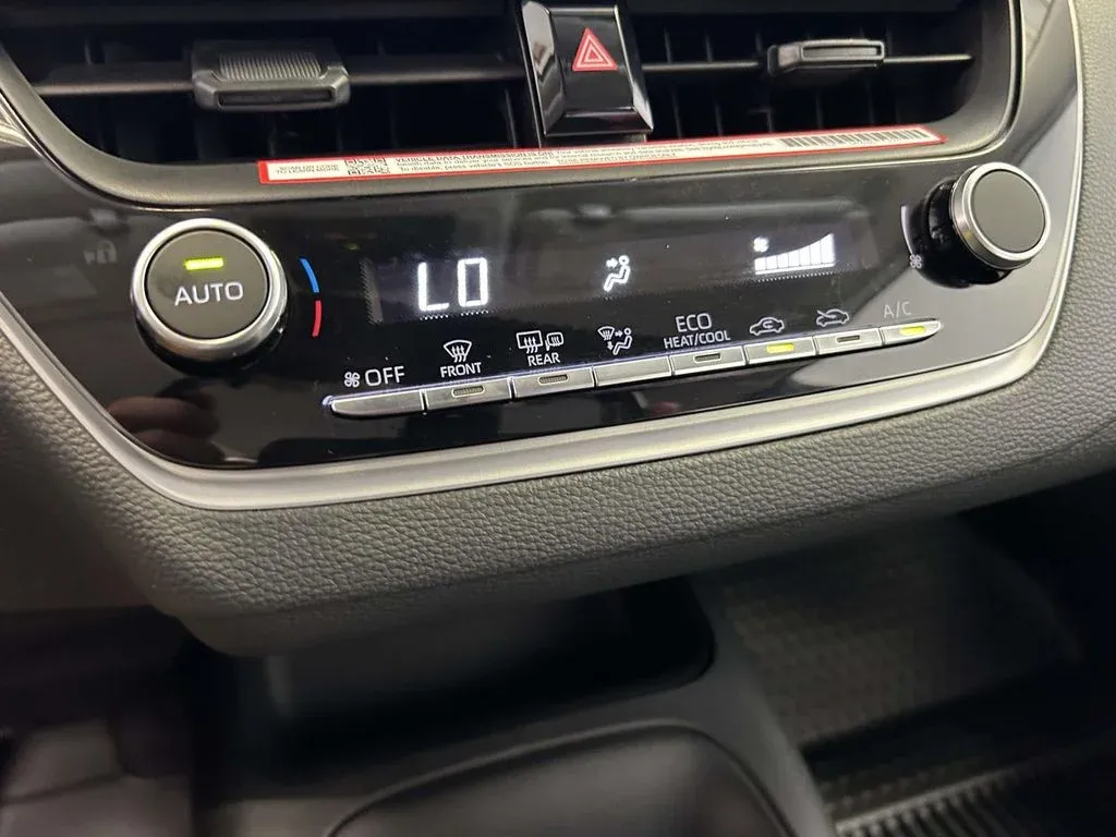 2026 Toyota Corolla LE thumbnail 21
