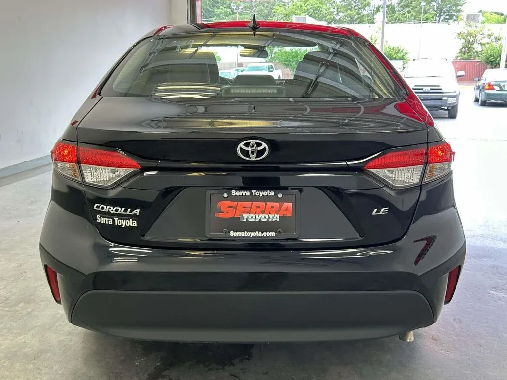 2026 Toyota Corolla LE thumbnail 4