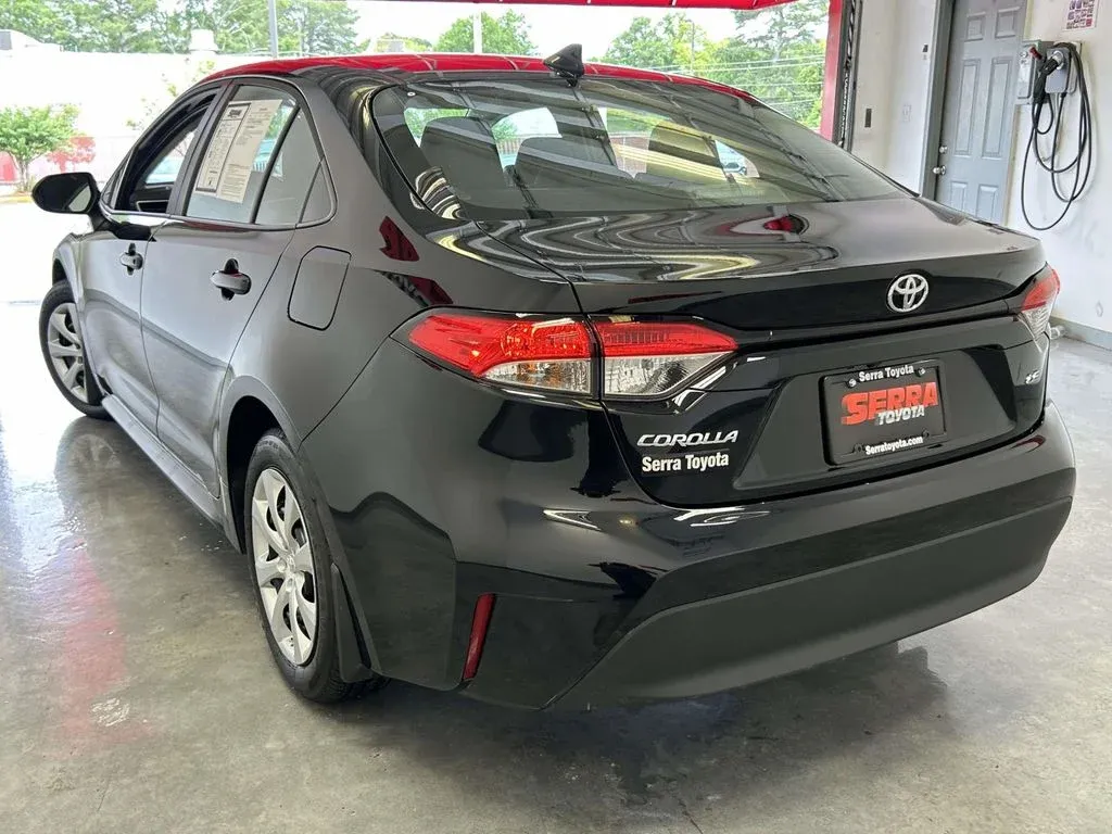 2026 Toyota Corolla LE thumbnail 5