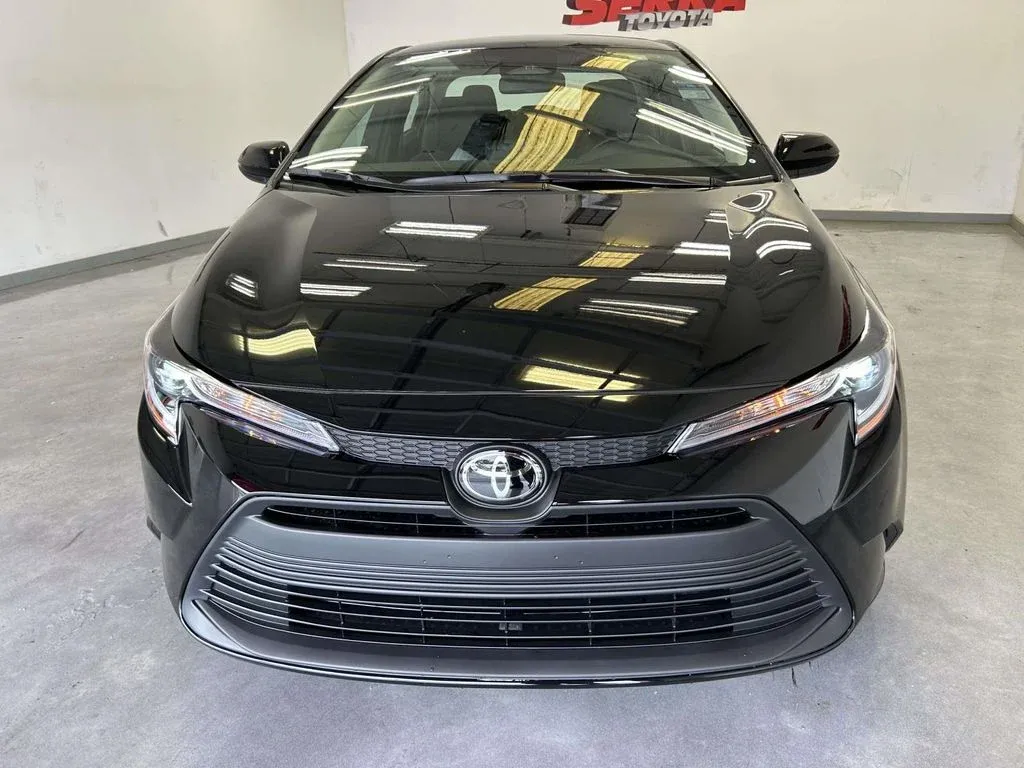 2026 Toyota Corolla LE thumbnail 8