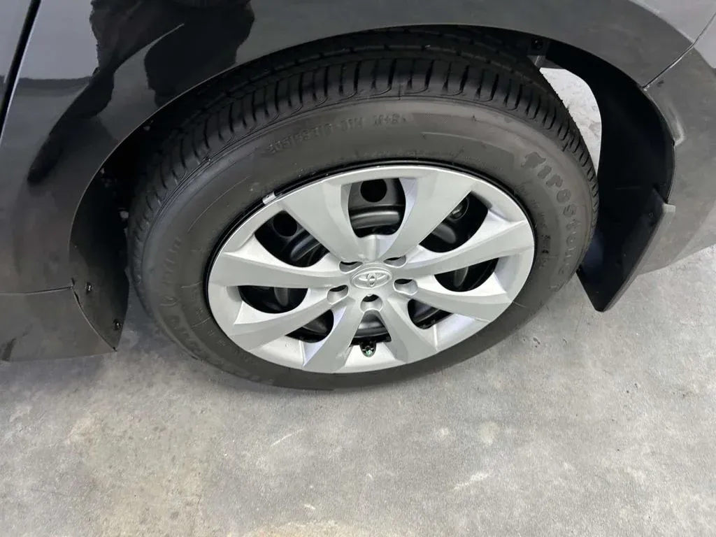 2026 Toyota Corolla LE thumbnail 9