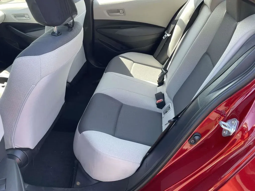 2026 Toyota Corolla LE thumbnail 10