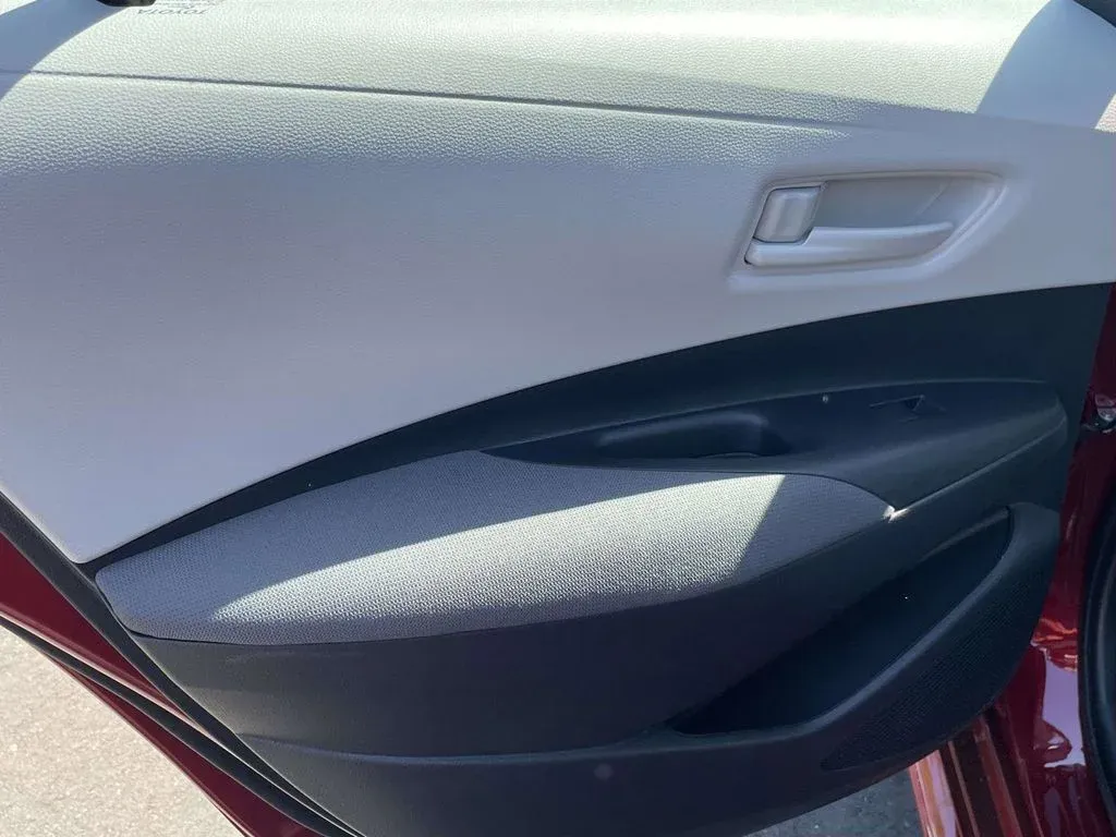 2026 Toyota Corolla LE thumbnail 11