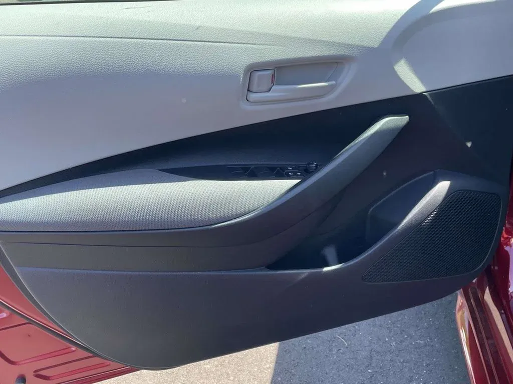 2026 Toyota Corolla LE thumbnail 14